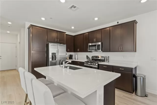 MLS: 2728879 Condo For Sale
