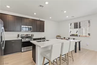 Photo #1: 2728879 Listing 