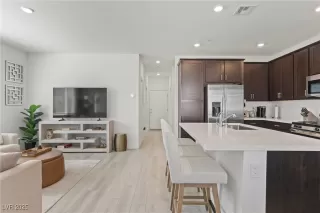 Photo #2: 2728879 Listing 