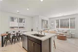 Photo #3: 2728879 Listing 