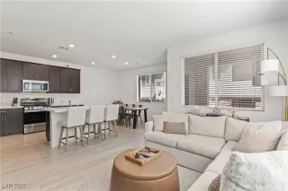 Photo #4: 2728879 Listing 