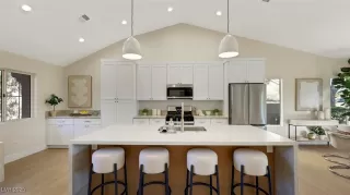 Photo #1: 2728890 Listing