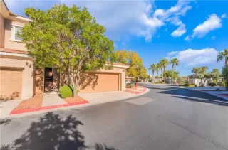 Photo #3: 2728896 Listing