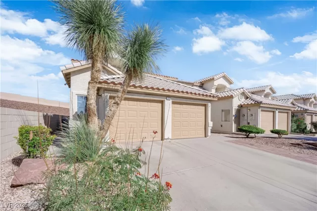 MLS: 2728897 Condo For Sale