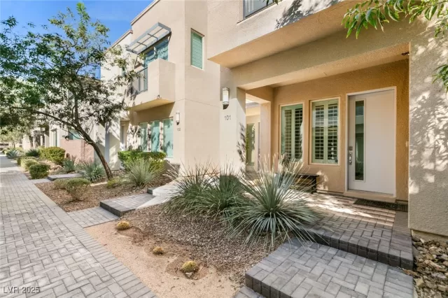 MLS: 2728898 Condo For Sale