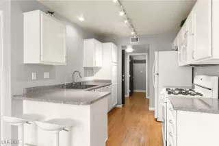 Photo #2: 2728925 Listing