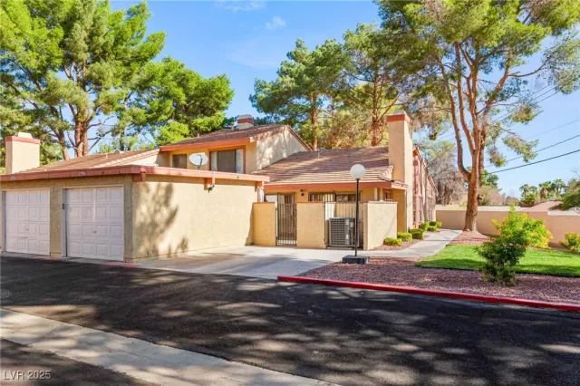 MLS: 2728933 Condo For Sale