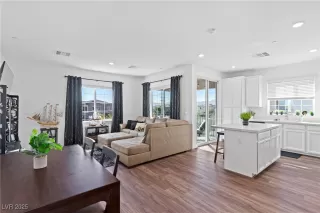 Photo #4: 2728953 Listing