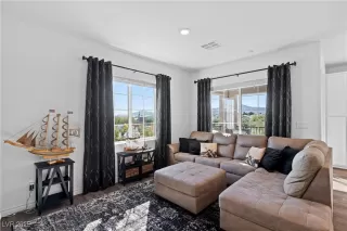 Photo #6: 2728953 Listing