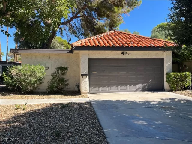 MLS: 2728972 Condo For Sale