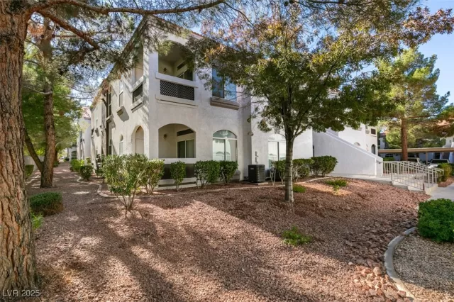 MLS: 2728979 Condo For Sale