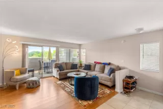 Photo #5: 2729005 Listing 