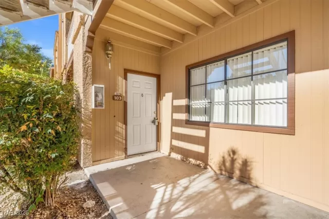 MLS: 2729120 Condo For Sale