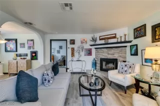 Photo #2: 2729198 Listing 