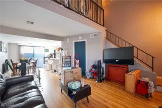 Photo #5: 2729256 Listing 