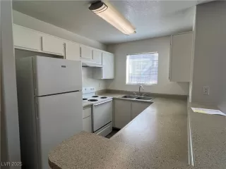 Photo #5: 2729268 Listing 