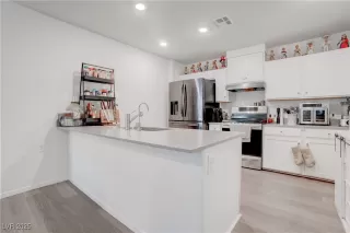 Photo #2: 2729283 Listing 
