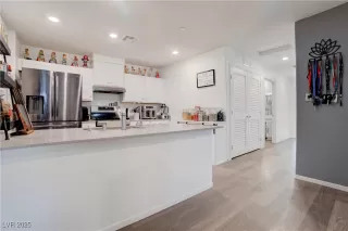 Photo #4: 2729283 Listing 