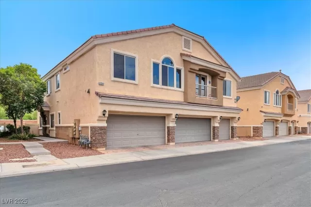 MLS: 2729289 Condo For Sale