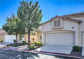 Photo #2: 2729296 Listing