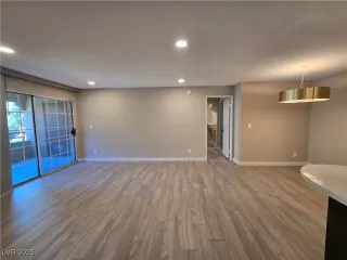 Photo #4: 2729300 Listing 