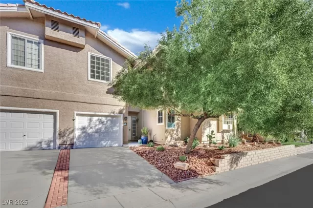 MLS: 2729328 Condo For Sale