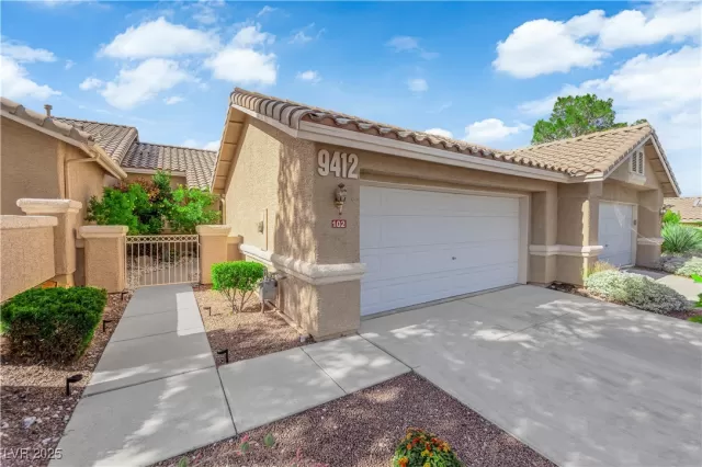 MLS: 2729329 Condo For Sale