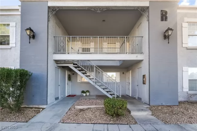 MLS: 2729362 Condo For Sale