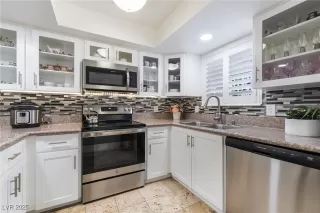 Photo #4: 2729362 Listing 