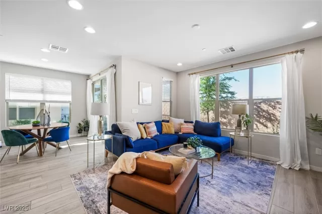 MLS: 2729382 Condo For Sale