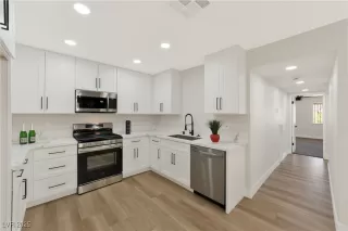 Photo #3: 2729401 Listing 