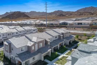 Photo #2: 2729433 Listing