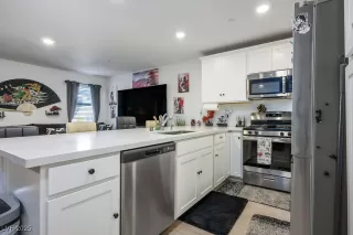 Photo #6: 2729433 Listing