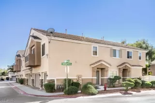 Photo #2: 2729496 Listing