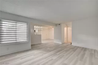 Photo #2: 2729507 Listing