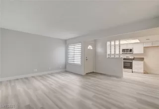 Photo #4: 2729507 Listing