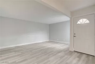 Photo #5: 2729507 Listing