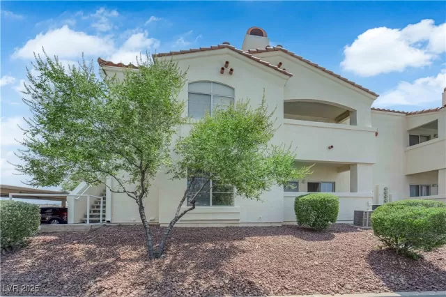 MLS: 2729523 Condo For Sale