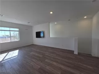 Photo #5: 2729538 Listing