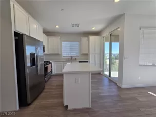 Photo #6: 2729538 Listing