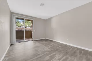 Photo #3: 2729541 Listing