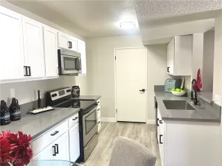 Photo #4: 2729554 Listing