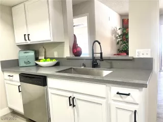 Photo #5: 2729554 Listing