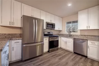 Photo #4: 2729597 Listing