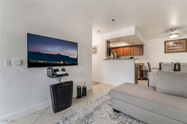 MLS: 2729605 Condo For Sale