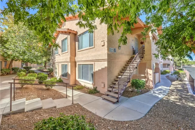 MLS: 2729622 Condo For Sale