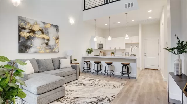 MLS: 2729627 Condo For Sale
