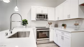 Photo #5: 2729627 Listing