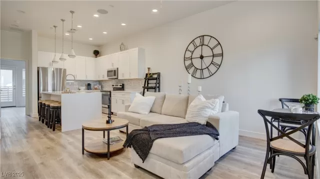 MLS: 2729637 Condo For Sale