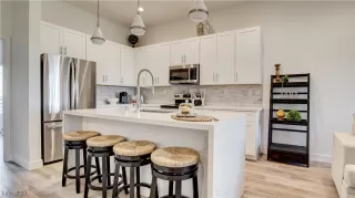 Photo #2: 2729637 Listing